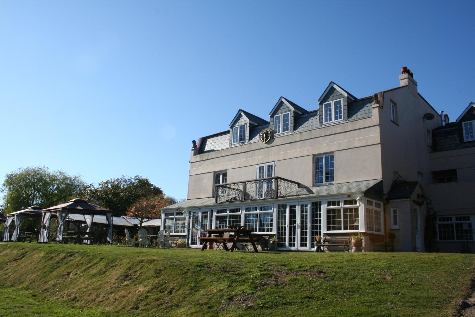 Great Trethew Hotel - Self Catering Lodges - Bar & Restaurant Liskeard Exterior foto